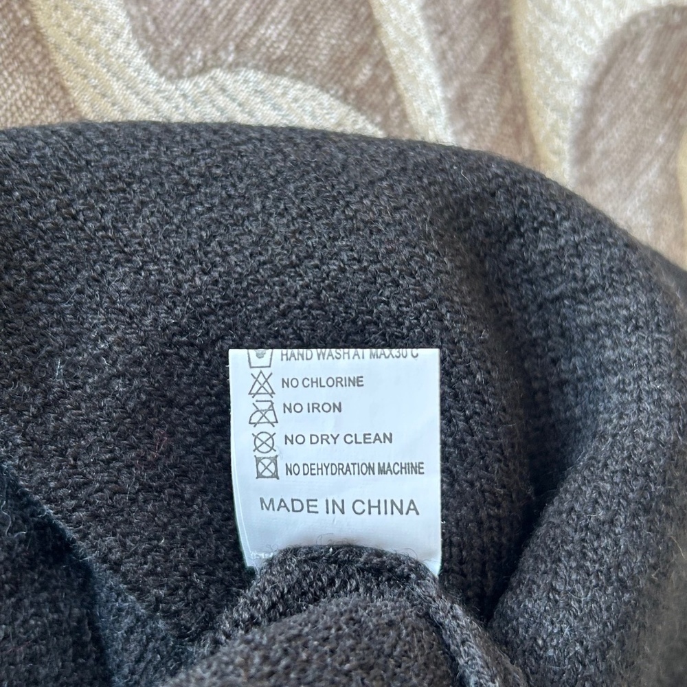 NWT soft warm knit pullover with 3D textured bear wearing a beanie and scarf - Picture 11 of 11